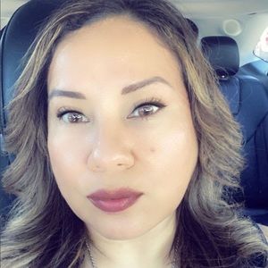 Meet your Posher, Claudia